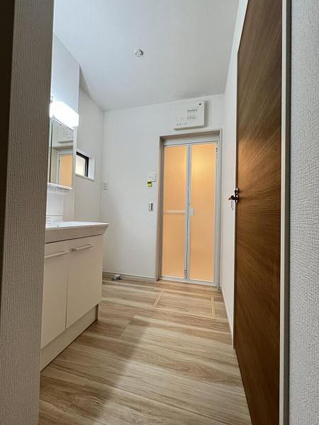 脱衣所は小さなお子様がいるご家庭にも重宝されます。