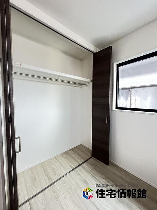 いつでもお部屋をスッキリお使い頂ける収納スペースを設置。