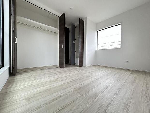 いつでもお部屋をスッキリお使い頂ける収納スペースを設置。