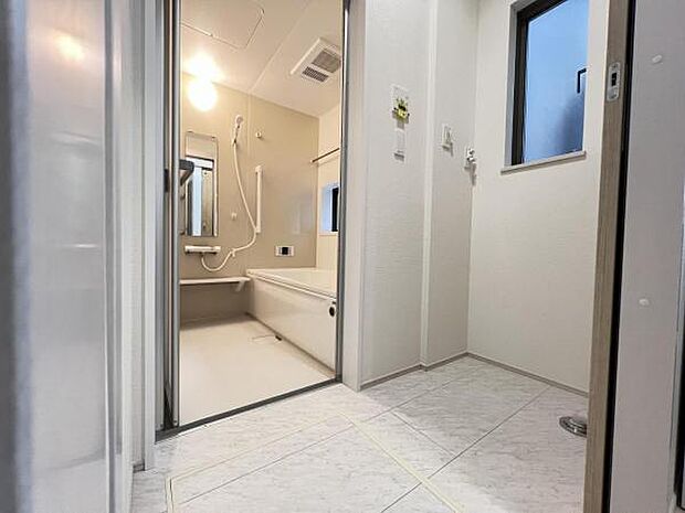 脱衣所は小さなお子様がいるご家庭にも重宝されます。