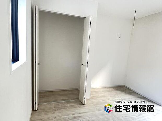 いつでもお部屋をスッキリお使い頂ける収納スペースを設置。