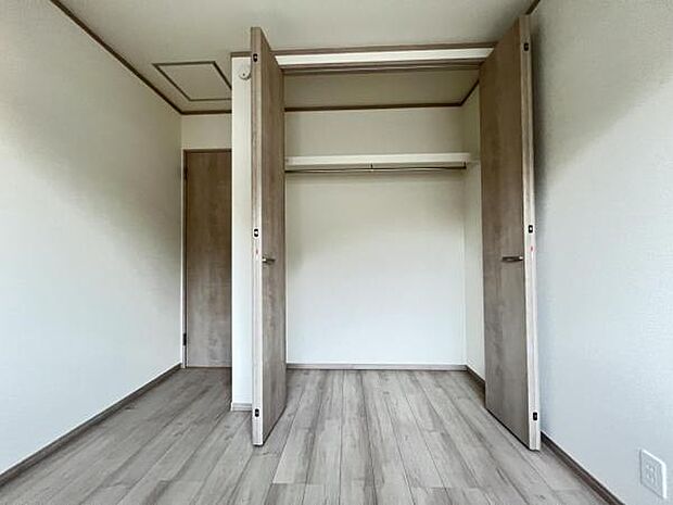 いつでもお部屋をスッキリお使い頂ける収納スペースを設置。