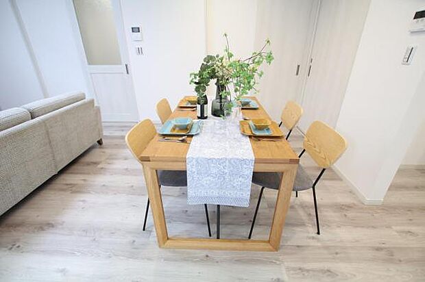 ご家族の温かい時間を演出するダイニングスペースです。