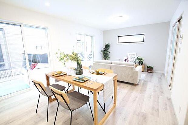 家族団らんの場所としてゆったりと居心地の良いリビングです。