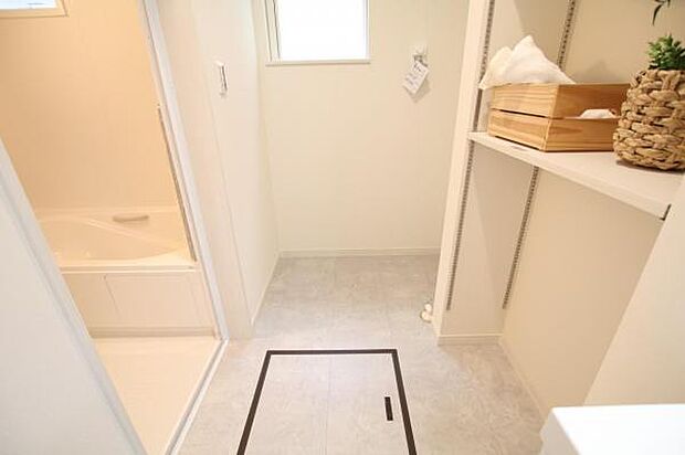 脱衣所は小さなお子様がいるご家庭にも重宝されます。