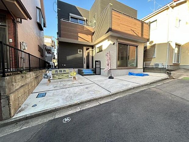 駐車場ももちろん完備しておりますのでお車所有の方にも心強いです。