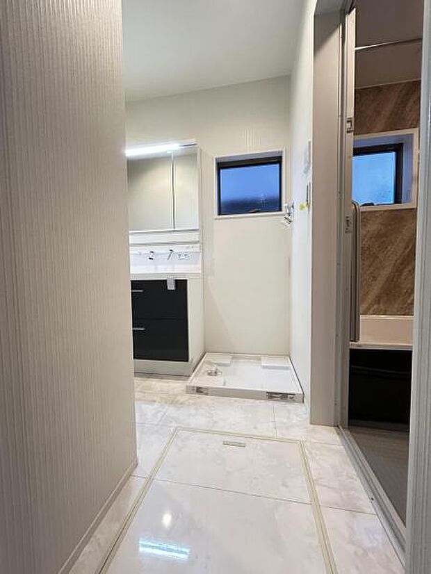 お天気を気にせずお洗濯ができ、室内干し可能です。