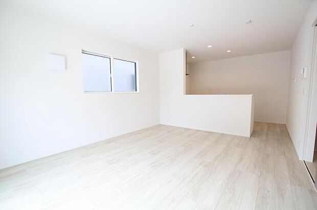 リビングダイニングになります。ご家族そろっての素敵な空間になりそうですね。