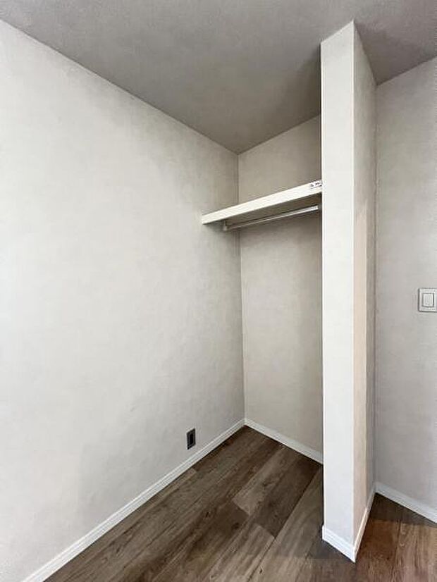 いつでもお部屋をスッキリお使い頂ける収納スペースを設置。