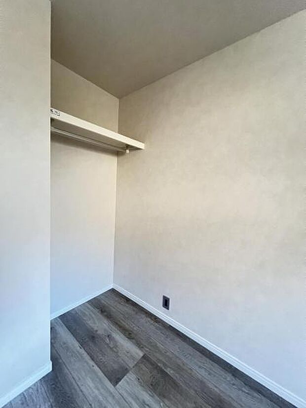 いつでもお部屋をスッキリお使い頂ける収納スペースを設置。