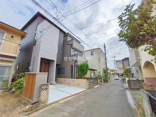 前面道路を含めた現地写真です。