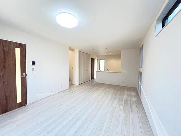 リビングダイニングになります。ご家族そろっての素敵な空間になりそうですね。