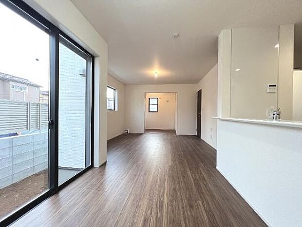 リビングダイニングになります。ご家族そろっての素敵な空間になりそうですね。