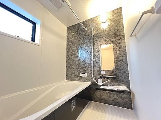 スタイリッシュな浴室で1日の疲れをゆったり癒されるのもいいですね。