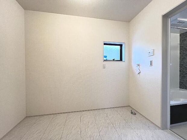 快適で清潔感がある脱衣スペースです。