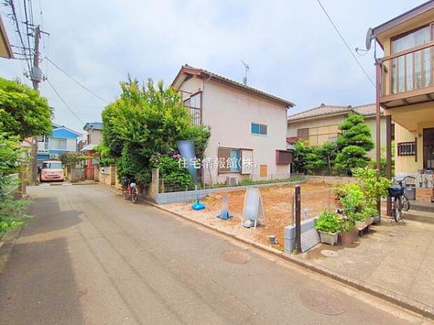 前面道路を含めた現地写真です。