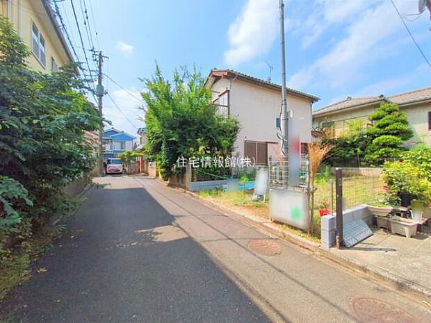 前面道路を含めた現地写真です。