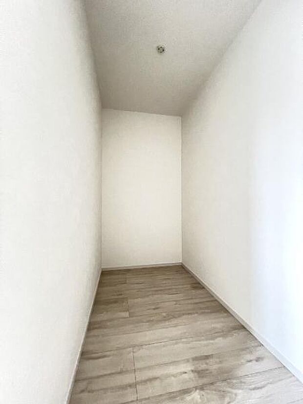 ウォークインクローゼット付きで収納も豊富。お部屋のスペースを有効的に使えそうですね。