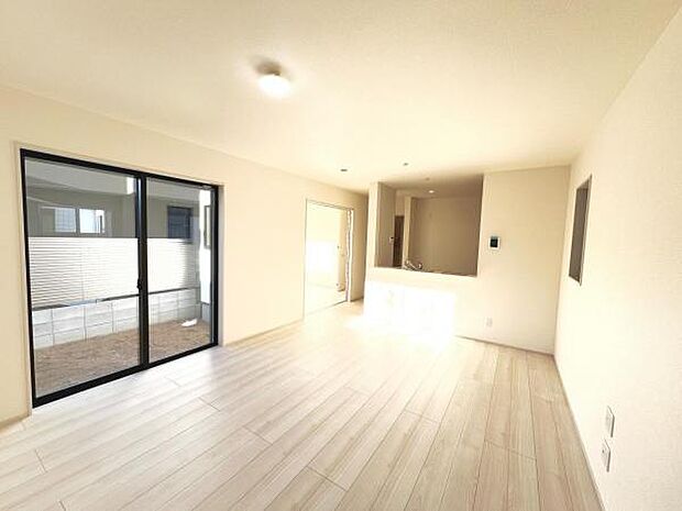 リビングダイニングになります。ご家族そろっての素敵な空間になりそうですね。