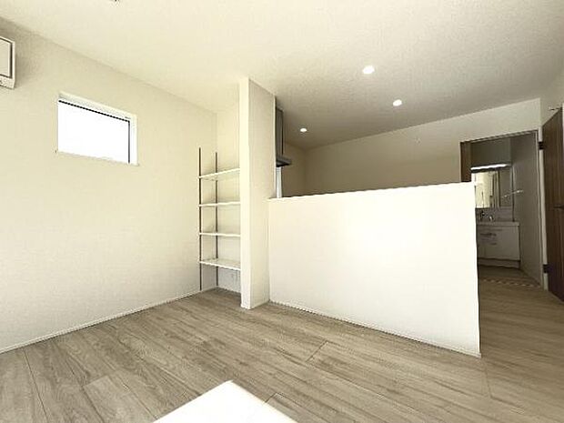 ご家族でゆったり食事が楽しめるダイニングスペースです。