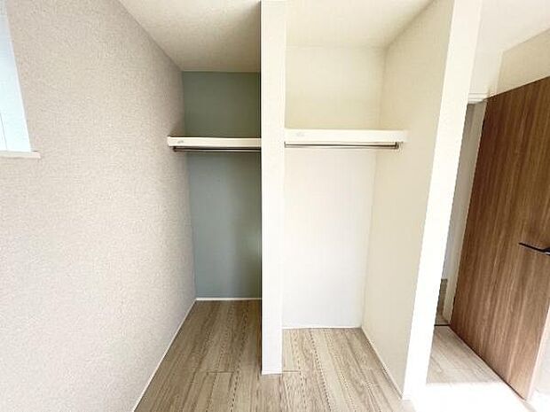 中の物を確認しやすく、取り出しやすい収納スペース。お部屋を広々とお使いいただけます。