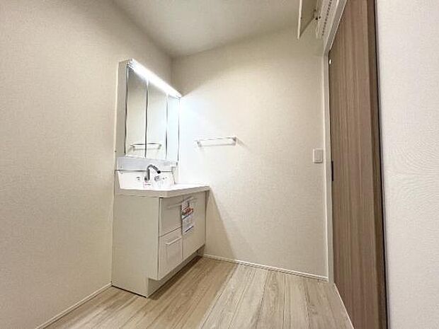 快適で清潔感がある脱衣スペースです。