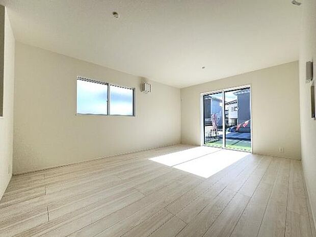 リビングダイニングになります。ご家族そろっての素敵な空間になりそうですね。