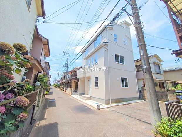 前面道路を含めた現地写真です。