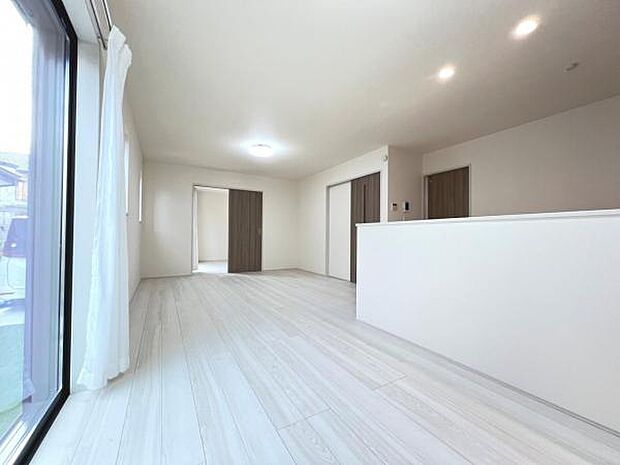 リビングダイニングになります。ご家族そろっての素敵な空間になりそうですね。