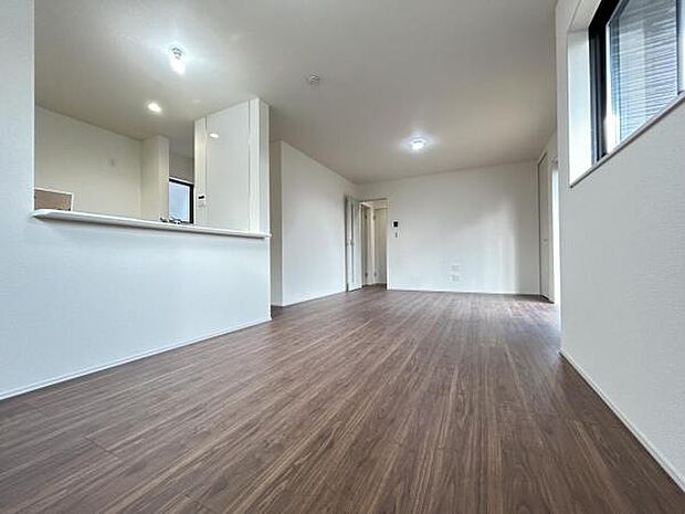 リビングダイニングになります。ご家族そろっての素敵な空間になりそうですね。