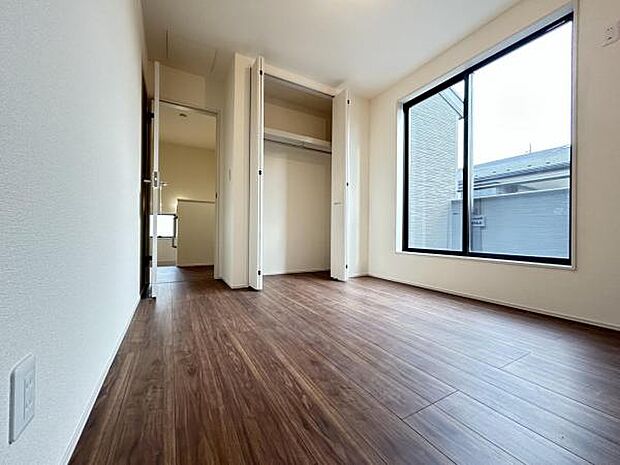 いつでもお部屋をスッキリお使い頂ける収納スペースを設置。