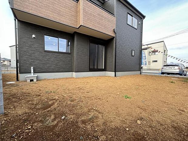 お庭スペースは、ガーデニングやお子様との外遊びなど多彩な用途でお楽しみいただけます。