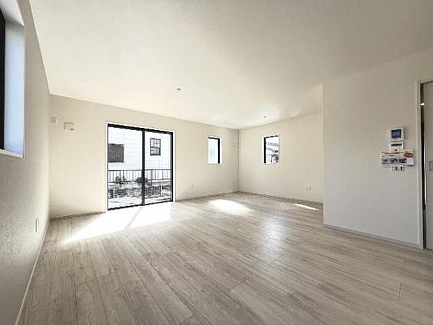 リビングダイニングになります。ご家族そろっての素敵な空間になりそうですね。