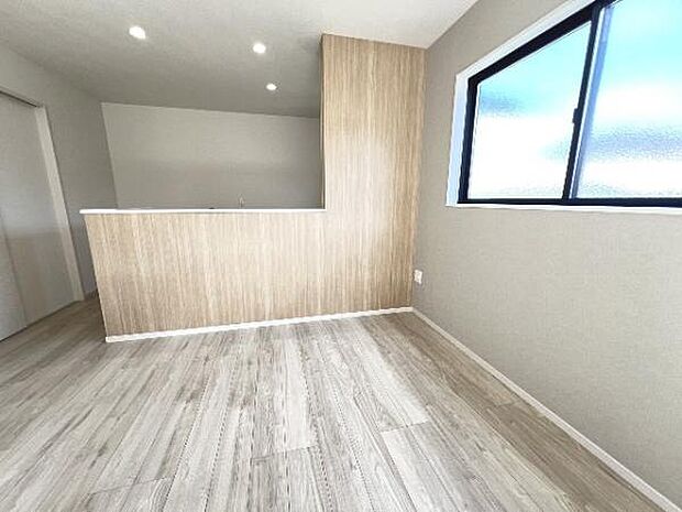 ご家族でゆったり食事が楽しめるダイニングスペースです。