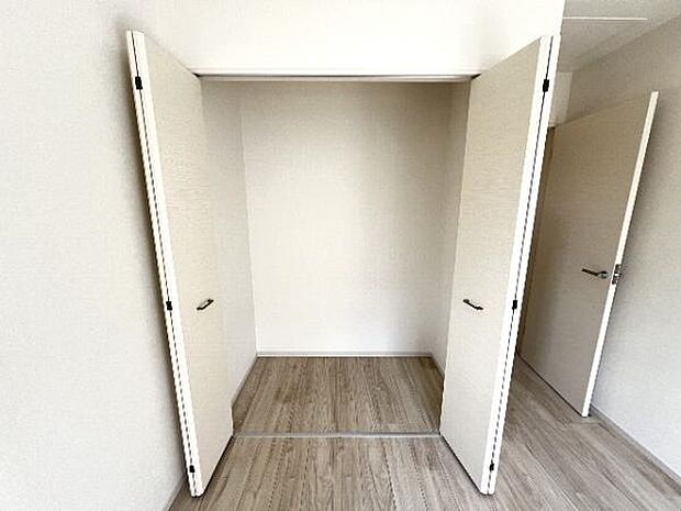 中の物を確認しやすく、取り出しやすい収納スペース。お部屋を広々とお使いいただけます。