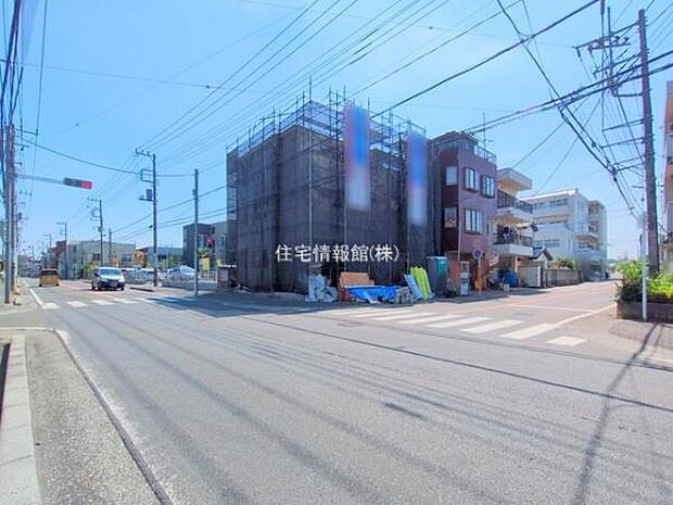 前面道路を含めた現地写真です。