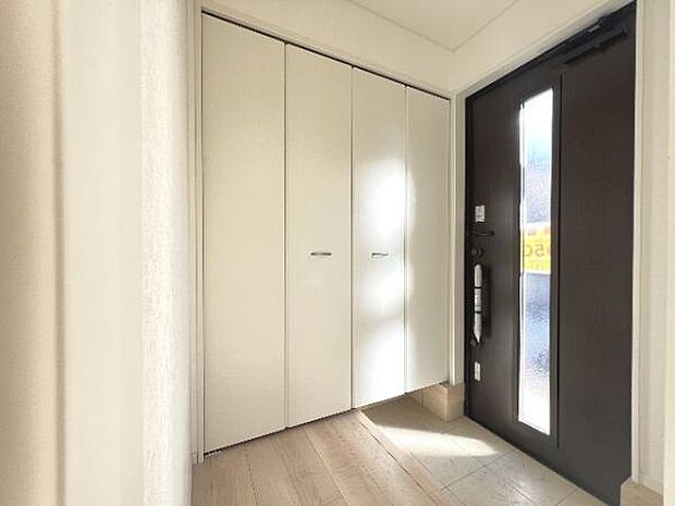 いつも気持ちよくご家族を迎えられる玄関です。