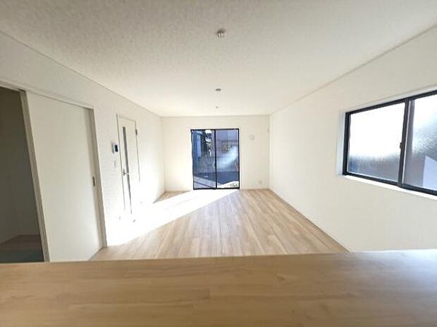 キッチンからリビングが見渡せ、お料理中もご家族の様子を見守れます