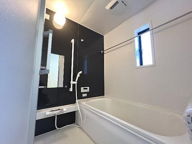 スタイリッシュな浴室で1日の疲れをゆったり癒されるのもいいですね。