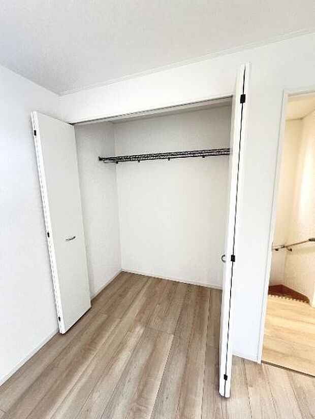 中の物を確認しやすく、取り出しやすい収納スペース。お部屋を広々とお使いいただけます。