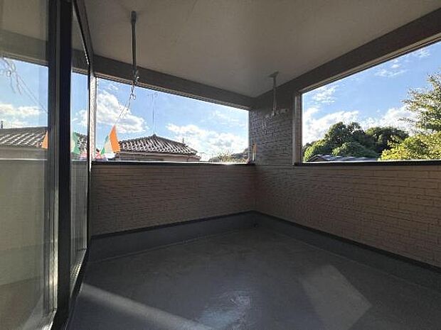 ルーフバルコニーは開放感があり、洗濯物を干すだけでなく、ご家族に合わせた楽しみ方ができますね。