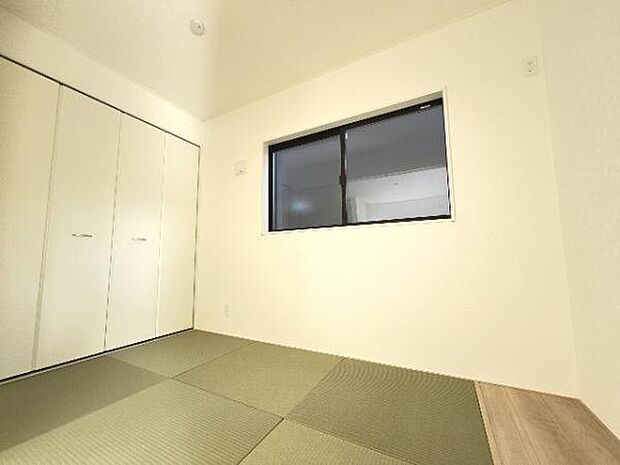 和室スペースです。畳のお部屋は寛げる空間ですね。