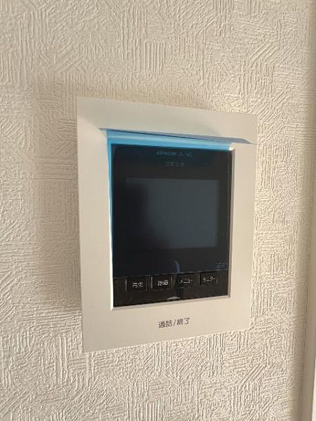 訪問者が一目で分かるTVモニタ付きインターフォンを装備した心強さも魅力なお住まいです。