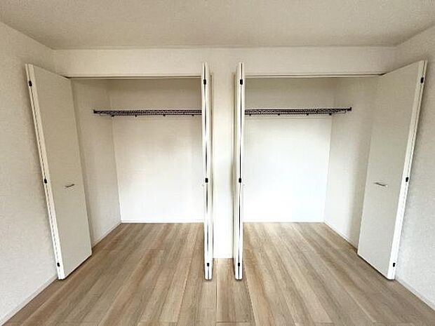 中の物を確認しやすく、取り出しやすい収納スペース。お部屋を広々とお使いいただけます。