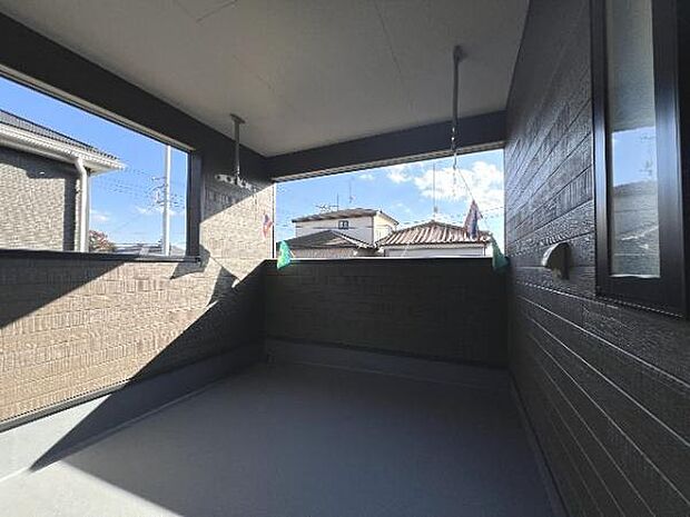 ルーフバルコニーは開放感があり、洗濯物を干すだけでなく、ご家族に合わせた楽しみ方ができますね。