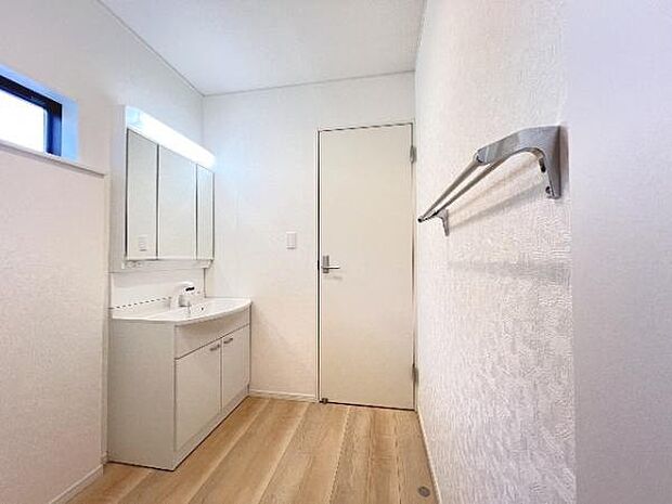 快適で清潔感がある脱衣スペースです。