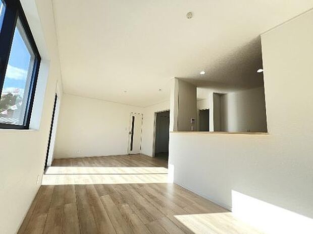 リビングダイニングになります。ご家族そろっての素敵な空間になりそうですね。