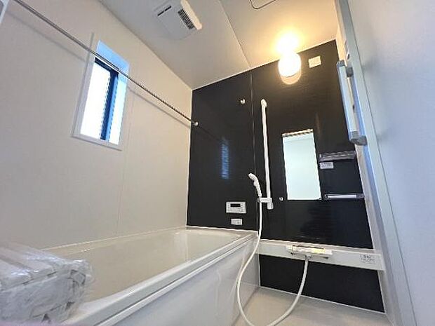 スタイリッシュな浴室で1日の疲れをゆったり癒されるのもいいですね。