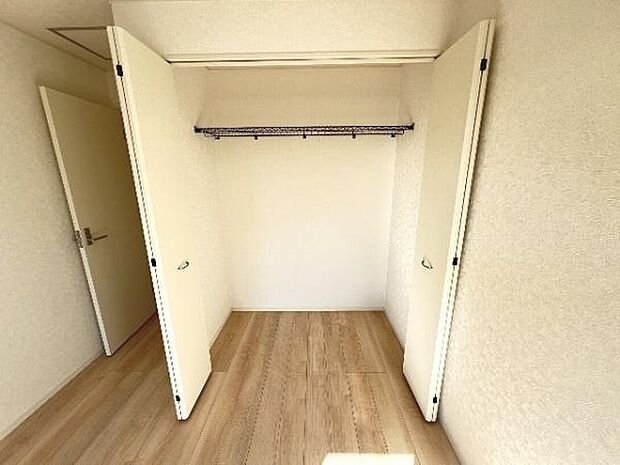 中の物を確認しやすく、取り出しやすい収納スペース。お部屋を広々とお使いいただけます。