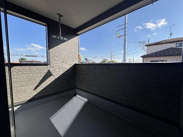 ルーフバルコニーは開放感があり、洗濯物を干すだけでなく、ご家族に合わせた楽しみ方ができますね。